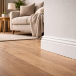 Czy wysokie listwy przypodłogowe mają sens w niskich mieszkaniach