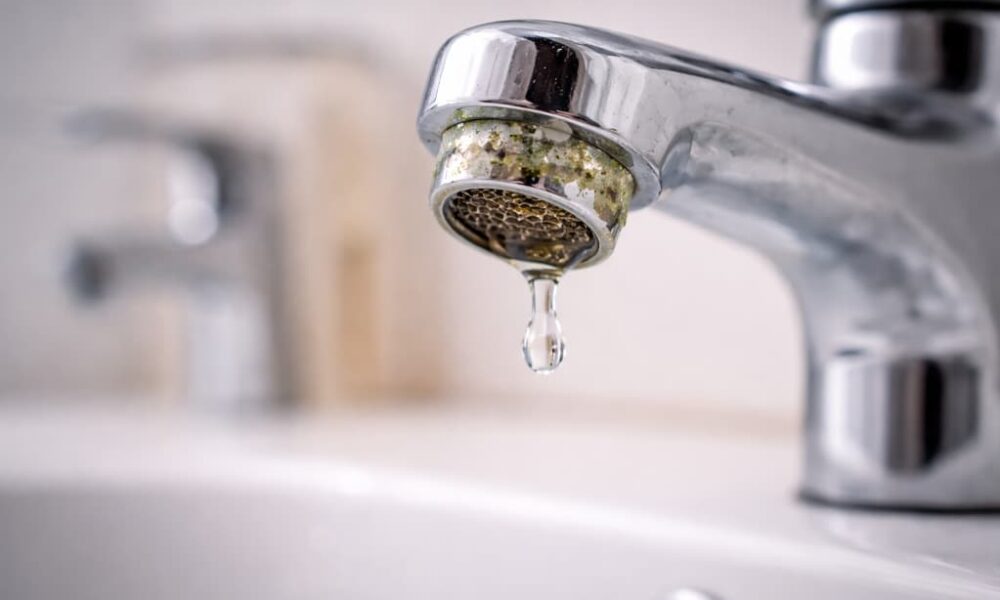 Skąd bierze się kapanie z baterii mimo nowej uszczelki